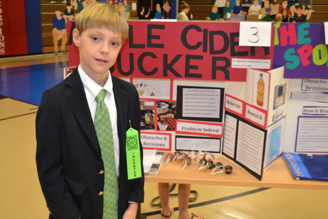 cds student presents exhibit at science fair